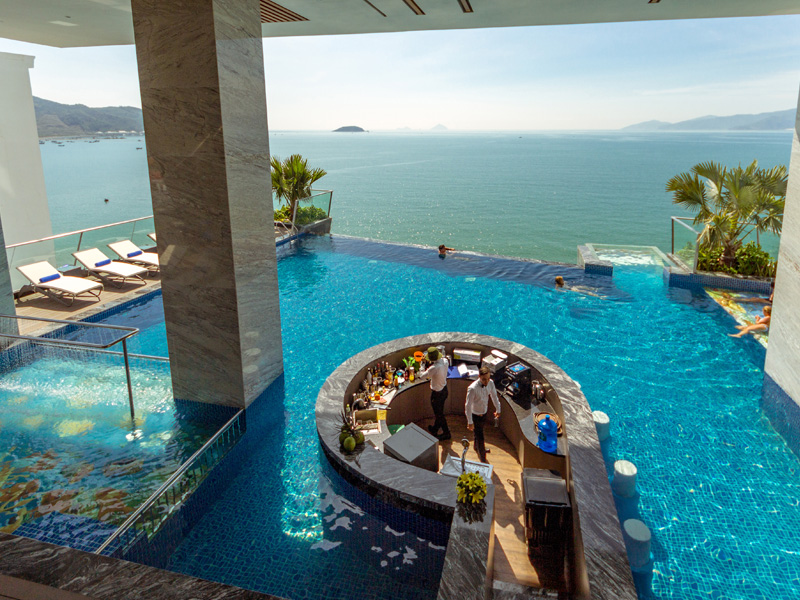 View biển siêu ấn tượng tại Khách sạn Royal Beach Boton Blue Nha Trang