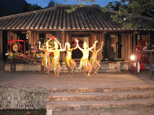 Vũ điệu múa Chăm ở Hoàng Hoa Thôn - Nha Trang