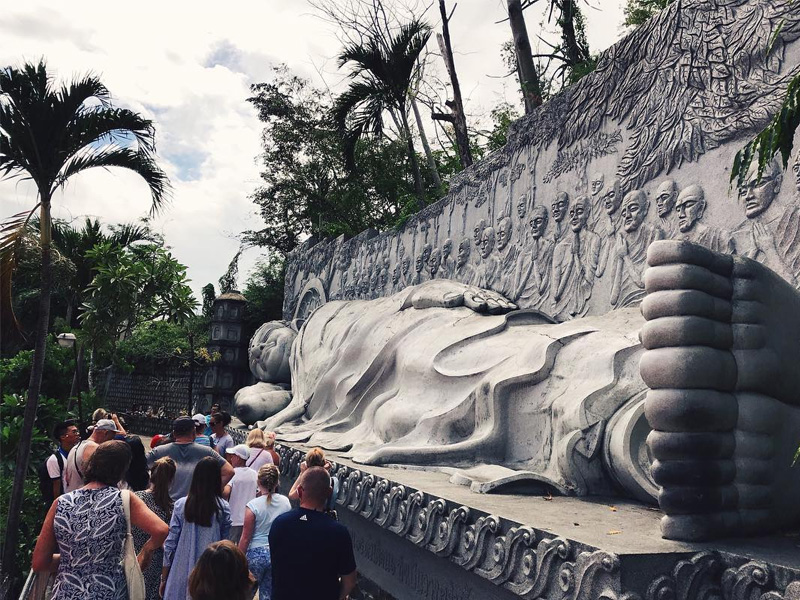 Viếng chùa Long Sơn tại Nha Trang