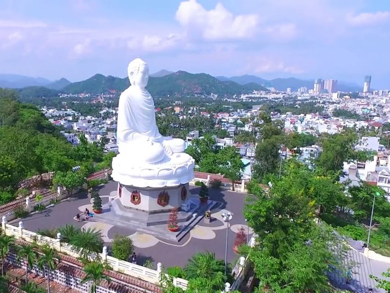 Viếng chùa Long Sơn tại Nha Trang