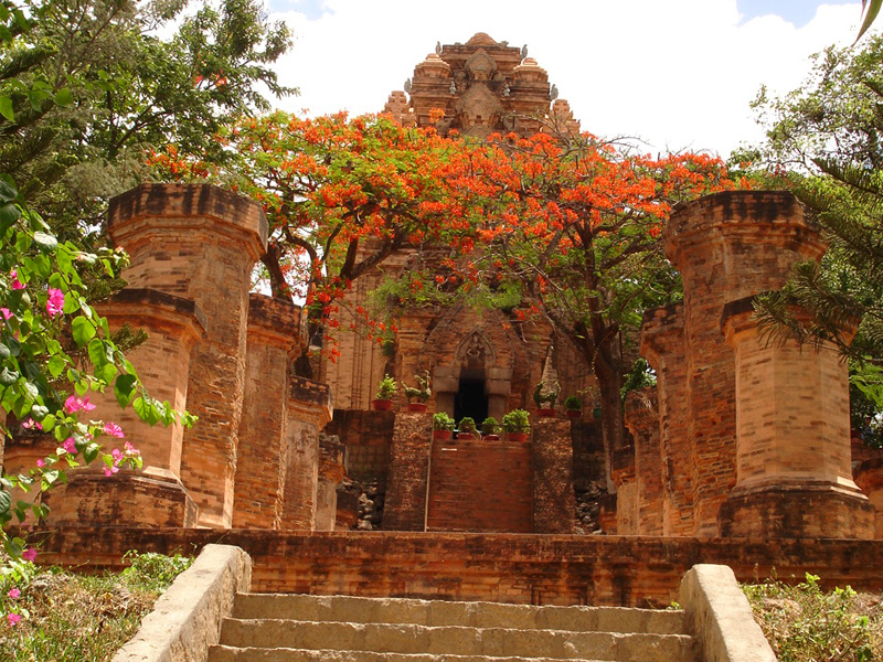 Di tích lịch sử Tháp Bà Ponagar Nha Trang
