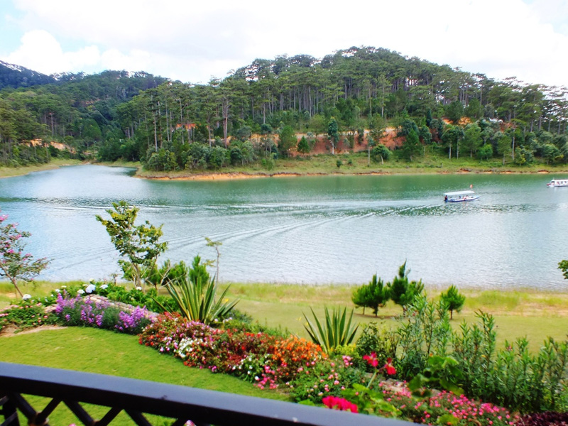 gia-di-thuyen-ho-tuyen-lam-da-lat-3.jpg