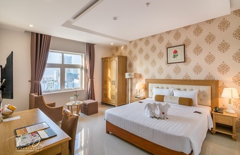 royal-family-hotel.jpg