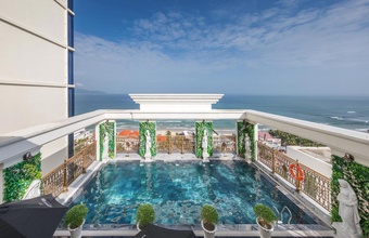 monarque-hotel-danang.jpg