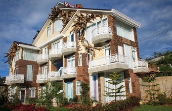 strawberry-garden-hotel.jpg