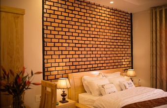 redhouse-backpacker-hostel.jpg