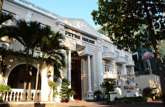 petro-house-hotel.jpg