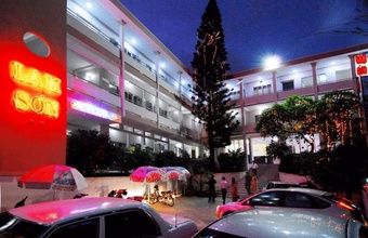 lam-son-hotel.jpg