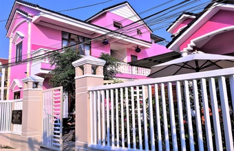 pink-house-homestay.jpg