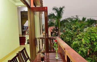 villa-vip-garden-and-pool.jpg