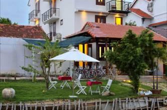 windy-river-homestay.jpg
