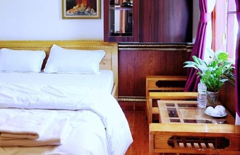 green-karst-hostel-bar.jpg