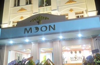 moon-hotel.jpg