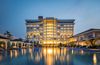 gold-coast-hotel-resort-spa.jpg