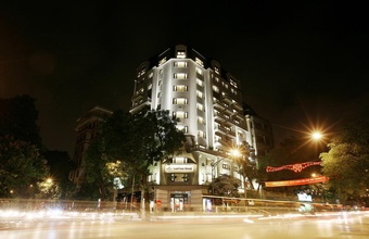 lan-vien-hotel.jpg