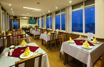 lucky-3-hotel.jpg