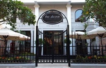 the-alcove-library-hotel.jpg