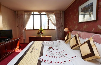 lotus-saigon-hotel.jpg