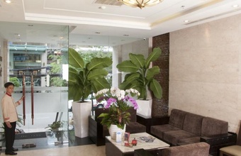 white-lotus-hotel.jpg