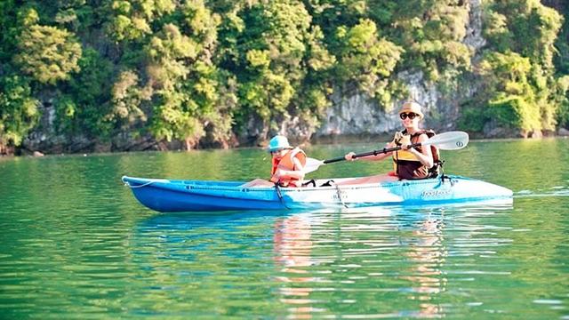 Chèo thuyền kayak trên sông Cửa Cạn