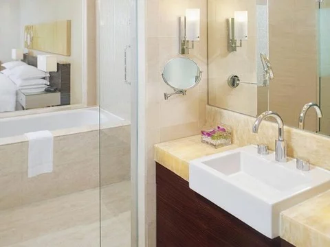 media/roomtypes/010220115728/gallery/ici1541582743_khach_san_sheraton_nha_trang.png