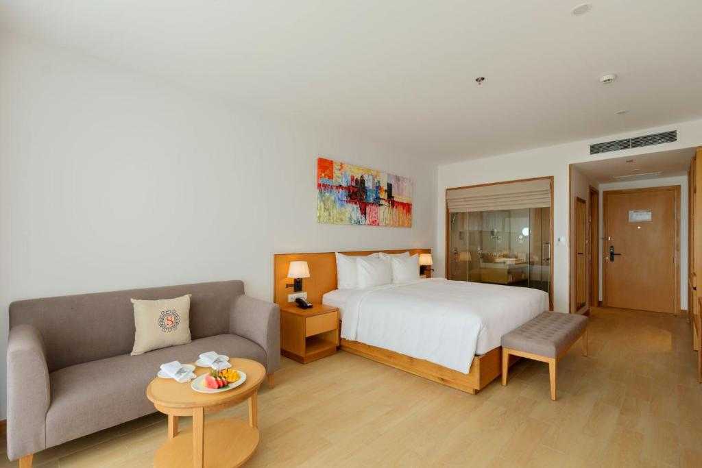 media/roomtypes/020323032710/gallery/selectum-noa-resort-cam-ranh-1-premier-deluxe-balcony-3.jpg