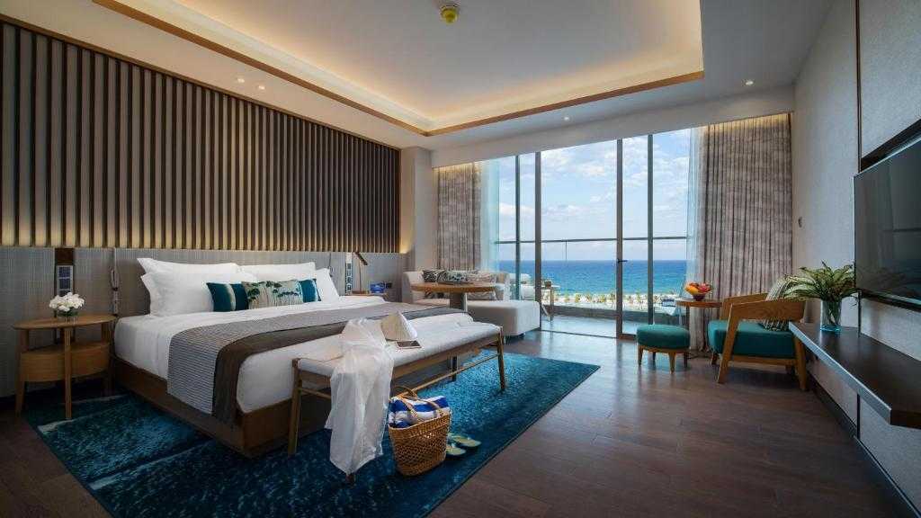 media/roomtypes/020323121828/gallery/radisson-blu-resort-cam-ranh-6-junior-suite-ocean-view-5.jpg