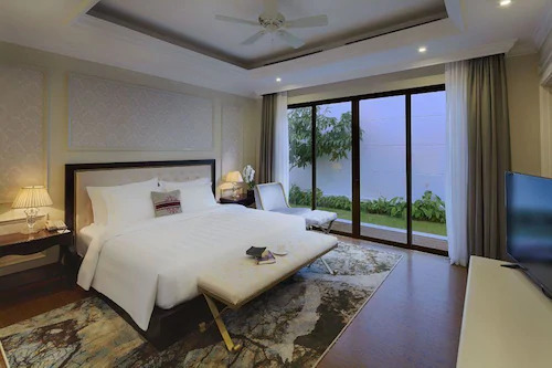 media/roomtypes/030121110119/gallery/villa-3bed-rooms-pool-view-1.jpg