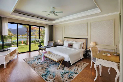 media/roomtypes/030121110203/gallery/villa-4bed-rooms-pool-view.jpg