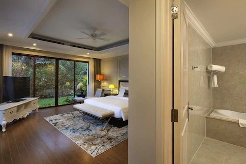media/roomtypes/030121110650/gallery/villa-3bed-rooms-pool-view-4.jpg