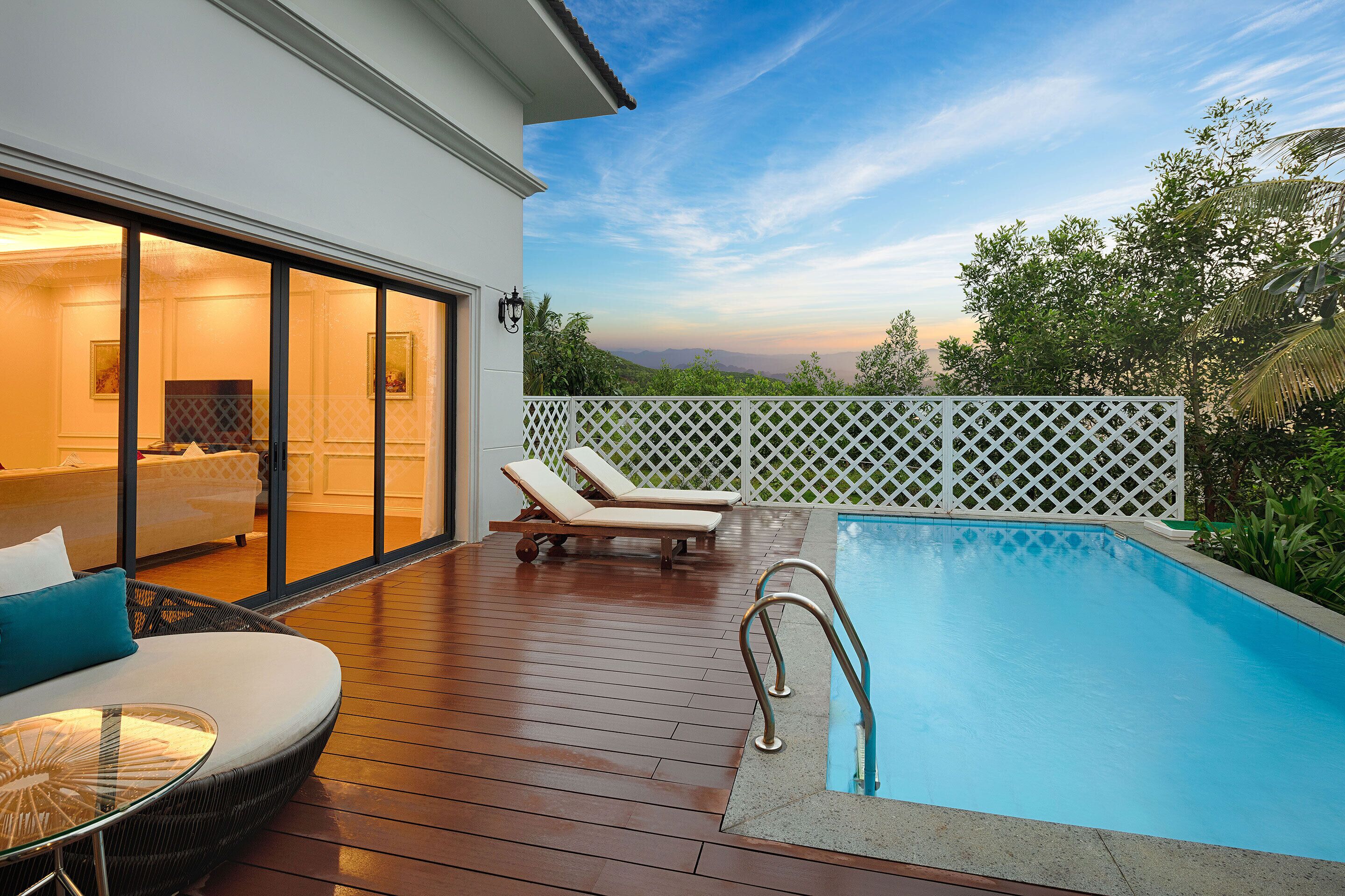 media/roomtypes/030121110650/gallery/villa-3bed-rooms-pool-view-8.jpg