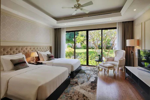 media/roomtypes/030121110650/gallery/villa-3bed-rooms-pool-view.jpg