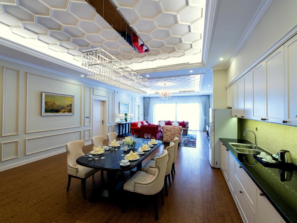 media/roomtypes/030121110738/gallery/villa-4bed-rooms-pool-view-5.jpg