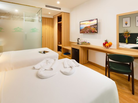 media/roomtypes/030220024303/gallery/khach-san-crown-nha-trang-12.png