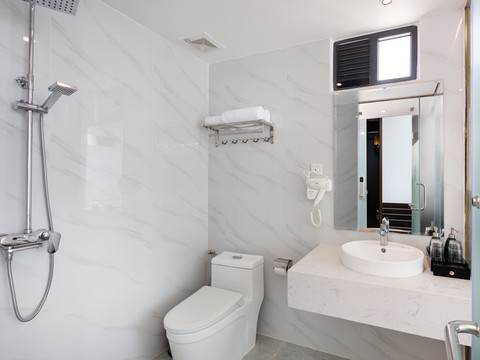 media/roomtypes/030220024523/gallery/khach-san-crown-nha-trang-25.png