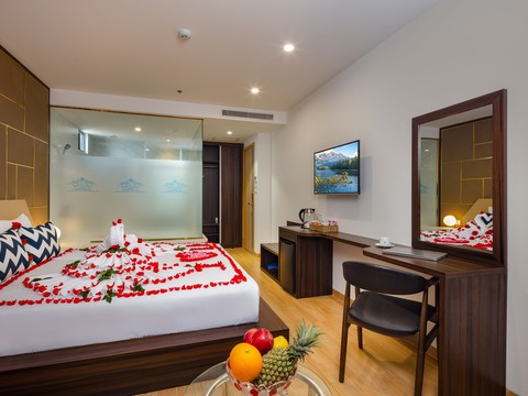 media/roomtypes/030220024644/gallery/khach-san-crown-nha-trang-30.png