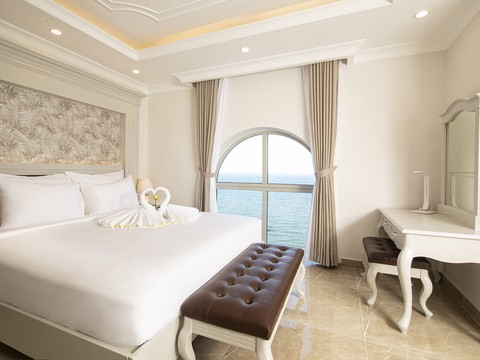 media/roomtypes/030220030150/gallery/khach-san-merperle-beach-nha-trang-30.png