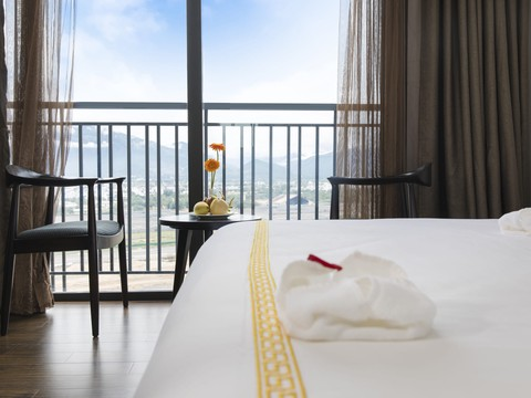 media/roomtypes/050220094958/gallery/khach_san_meriton_nha_trang_17.png