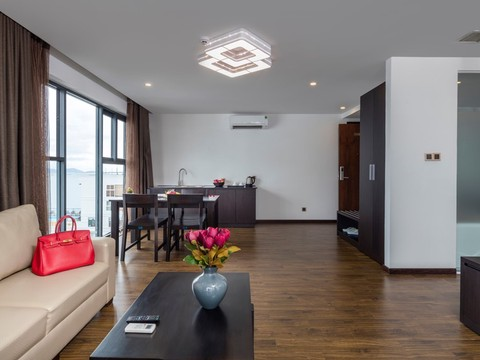Meriton Suite sea view with balcony
