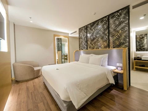 media/roomtypes/080120045312/gallery/khach-san-quinter-central-nhatrang-13.png