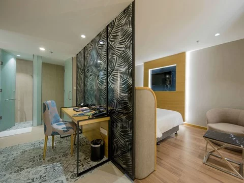 media/roomtypes/080120045312/gallery/khach-san-quinter-central-nhatrang-14.png