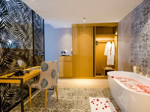 media/roomtypes/080120050302/gallery/khach-san-quinter-central-nhatrang-31.png