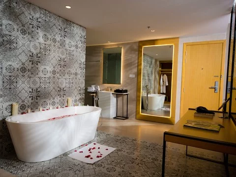 media/roomtypes/080120050302/gallery/khach-san-quinter-central-nhatrang-33.png