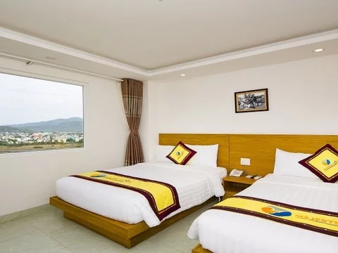 media/roomtypes/080120100645/gallery/rjz1486626025_khach_san_majestic_star_nha_trang.png