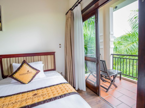 media/roomtypes/080120102558/gallery/q_lkilphqv_diamond_bay_resort_spa.png