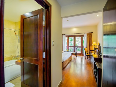 media/roomtypes/080120102905/gallery/cgq9ouq_diamond_bay_resort_spa.png