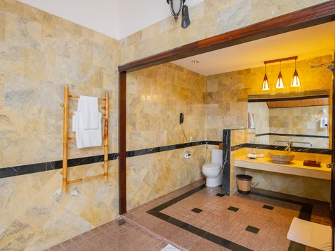 media/roomtypes/080120103433/gallery/rr7n-dlft_diamond_bay_resort_spa.png
