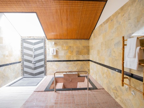 media/roomtypes/080120103433/gallery/xpj67xrb_diamond_bay_resort_spa.png