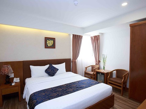 media/roomtypes/080120110525/gallery/yru1525258378_khach_san_soho_nha_trang_nha_trang_star.png