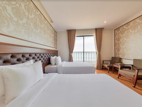 media/roomtypes/080120113755/gallery/t1e1529290501_imperial_nha_trang_hotel.png